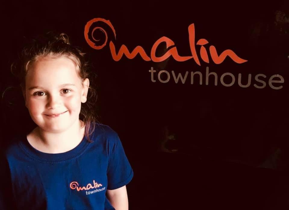 Malin Townhouse旅馆 外观 照片